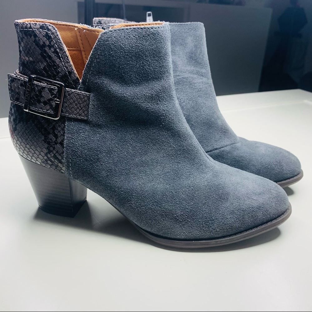 Vionic Naomi Snake Ankle Boots sz 9